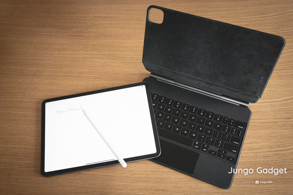 iPad Magic Keyboard と Apple Pencil